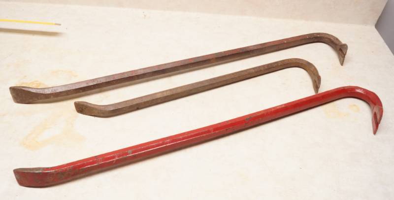 lot 1045 image: Lot of 3 Crow Bars - see pics for sizes