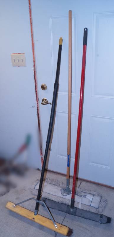 lot 1060 image: Lot of 2 shop brooms and a commercial dust mop