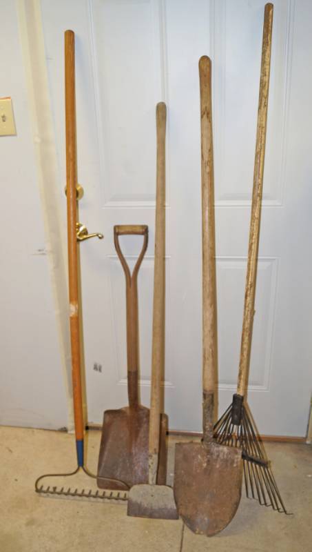 lot 1063 image: Fall yard clean-up lot - 2 shovels, 2 rakes and a hoe