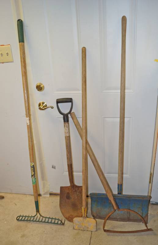lot 1064 image: Winter Garden Tools - Snow Shove, Swing Blade, Rake, Hoe and Shovel