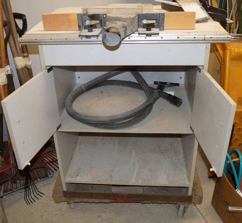 lot 1071 image: Router Table with Accessories (wheel cart not included)