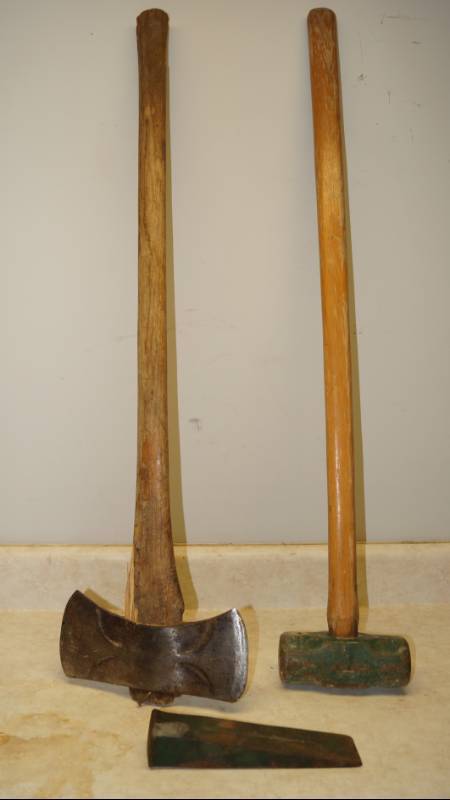 lot 1072 image: Lot of Hand Tools - Axe, Sledge Hammer and other item