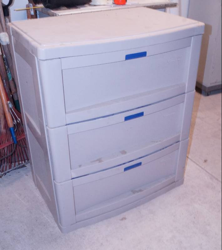 Plastic Storage Drawer Cabinet Nice But Needs Cleaned Up A
