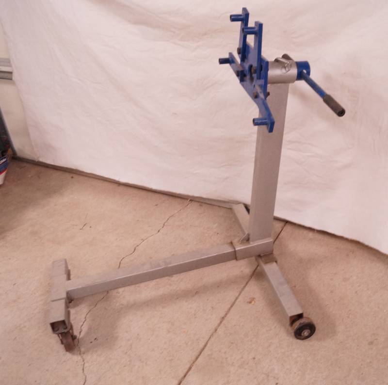 lot 1099 image: Duralast Engine Stand