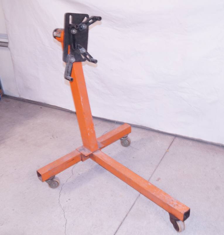 lot 1100 image: Orange Engine Stand