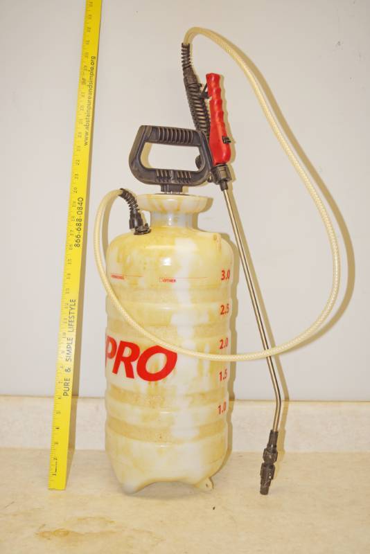 lot 1121 image: Pump Sprayer