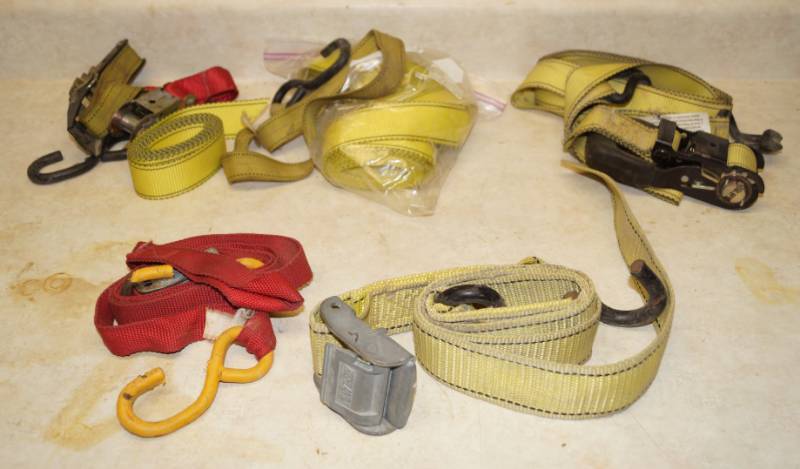 lot 1124 image: Lot of Tie-Down Straps