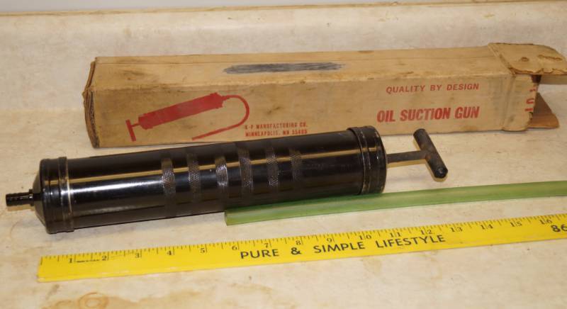 lot 1134 image: Oil Suction Gun w. Original Box