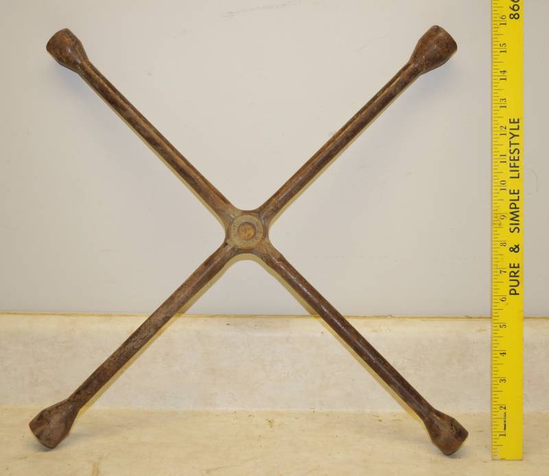 lot 1146 image: BIG 4-Way Tire Iron - T57 KEN-TOOL AKRON - Wow