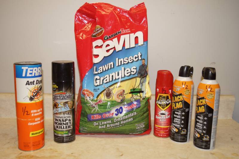 lot 1150 image: Lot of Garden Insect Stuff - Sevin  (13 full) Black Flag Ant dust and hornetwasp killer - cans approx. 12 full)