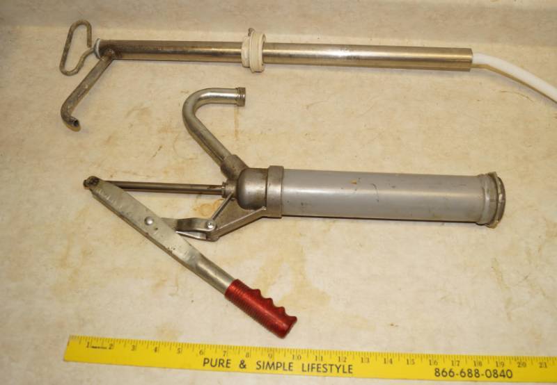 lot 1152 image: Lot of 2 Barrel Pumps - see pics