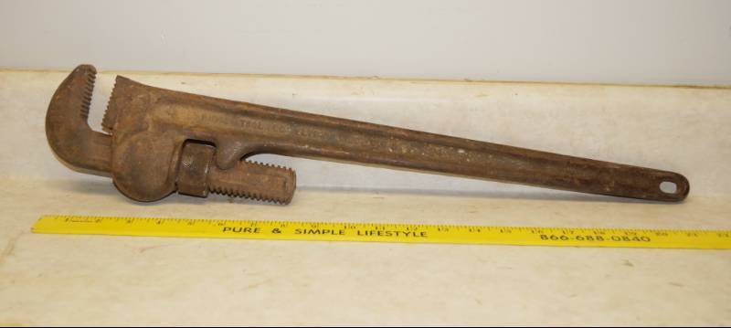 lot 1154 image: Vintage RIDGID  RIDGE Tool Pipe Wrench - 22 large