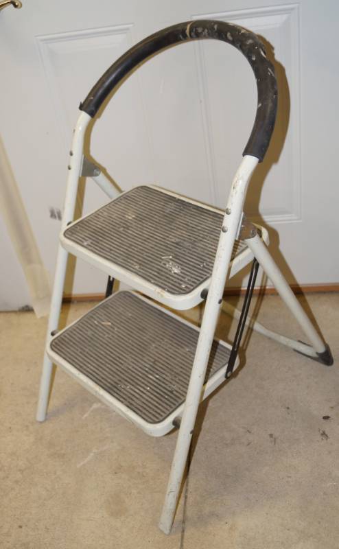 lot 1185 image: Utility Step  Stool - Folding