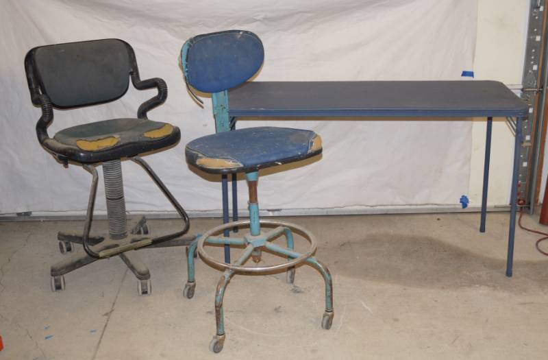lot 1197 image: Lot of 2 Vintage Shop chairs and a nice Costco Folding Table