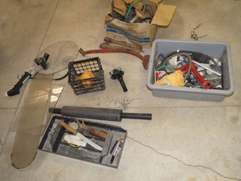 lot 1198 image: Lot of Shop Misc. - Plexiglass pieces, Tools and Tool caddies - see pics