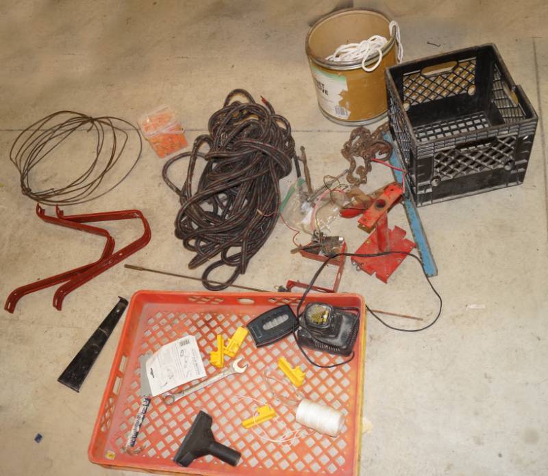 lot 1211 image: Wheel Barrow Legs, DeWalt Battery, Rope, Wire and other misc. garage items. Nylon tie and 2 crates