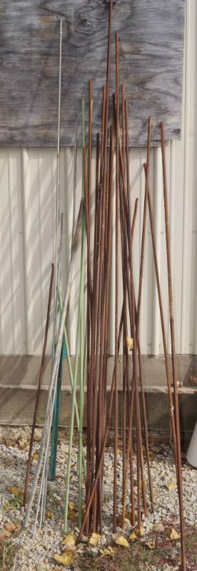 lot 1223 image: Lot of various lengths of rebar
