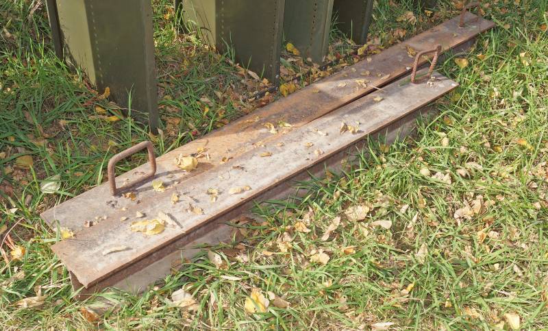 lot 1233 image: Lot of 2 H-Beams w welded on handles - 6 width x 6 center x 7 ft length (other piece is 5ft length)