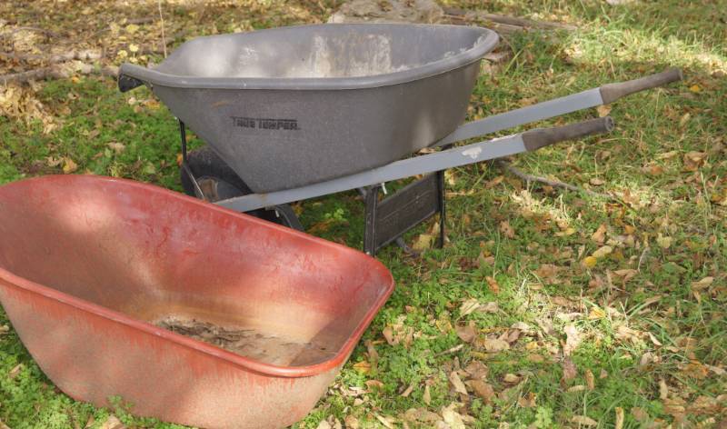 lot 1234 image: Wheel Barrow and extra wheel barrow bucket (axle needs put back on complete barrel)