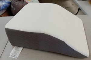 lot 57939 image: Elevated Leg Pillow - Medical Grade Support Cushion - Retail $35