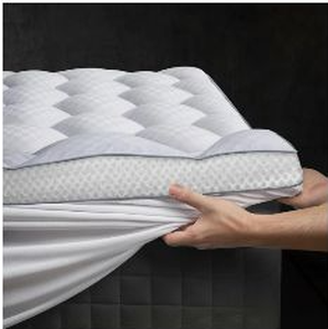 lot 58148 image: Queen Size Memory Foam Mattress Topper - Retail $59