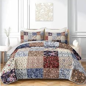 lot 58187 image: Soul & Lane Floral Patchwork King Quilt Set - Retail $89