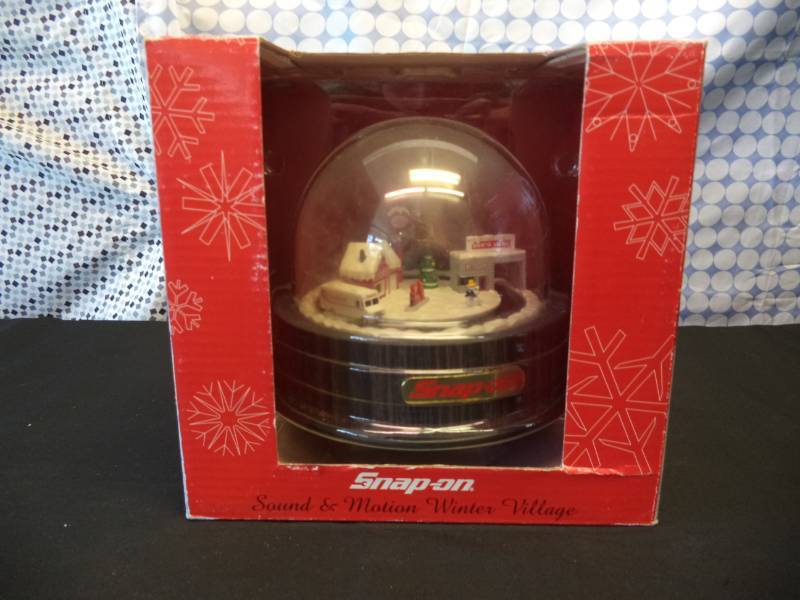 lot 2480 image: SNAP-ON Sound and Motion Winter Village Snowglobe