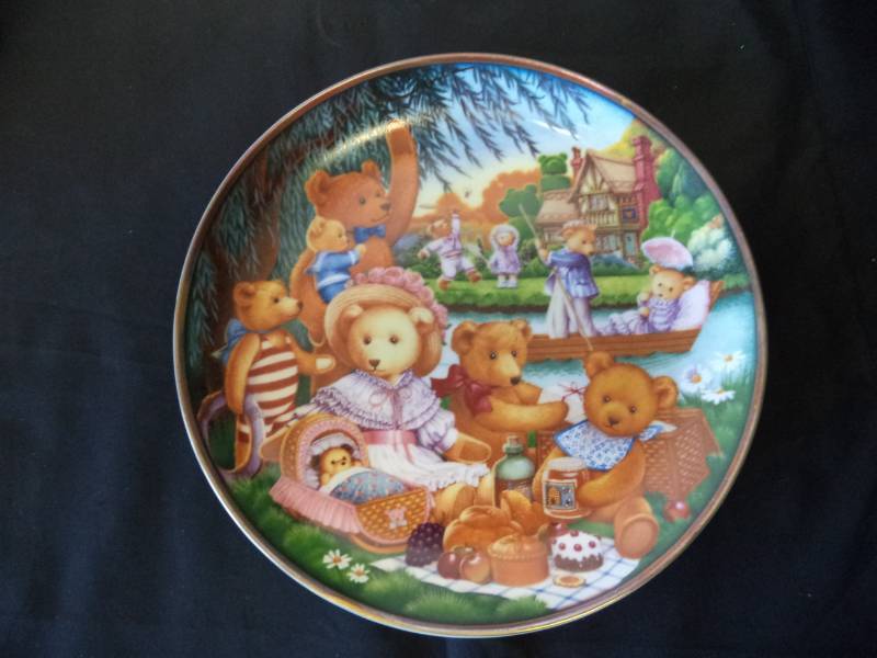 lot 2488 image: New  Teddy Bear Picnic by Carol Lawson. Collectors Plate Franklin Mint