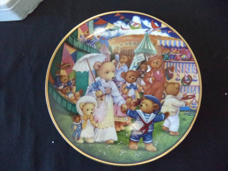 lot 2492 image: New Teddy Bear Fair by Carol Lawson, Collectors Plate wCertificate of Authenticity Franklin Mint