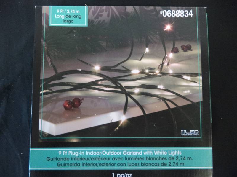 lot 2545 image: 9 ft. Indooroutdoor Garland wWhite Lights New in box