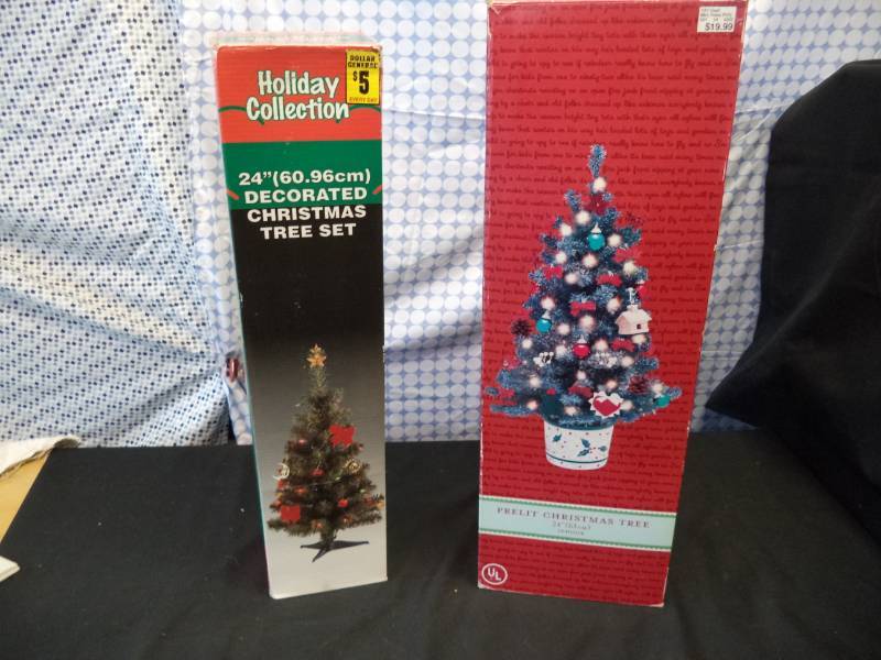 lot 2552 image: 24 Decorated Tree In box. 24 pre-lit Christmas Tree In box