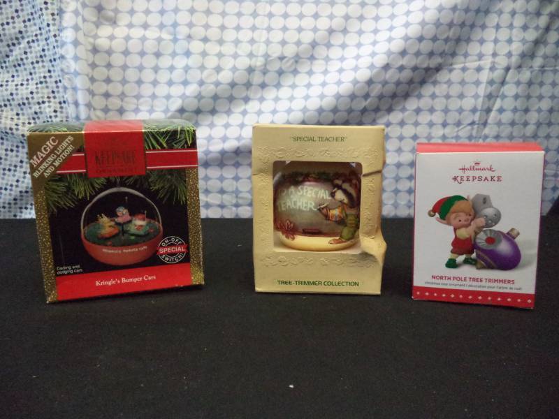 lot 2562 image: Avon Chilly Samantha Light up Snow woman. Avon Chilly Sam Light up Snowman Works