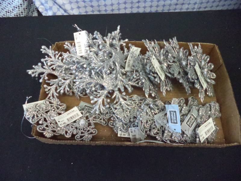 lot 2561 image: Very Pretty Silver Ornaments 23 pcs.