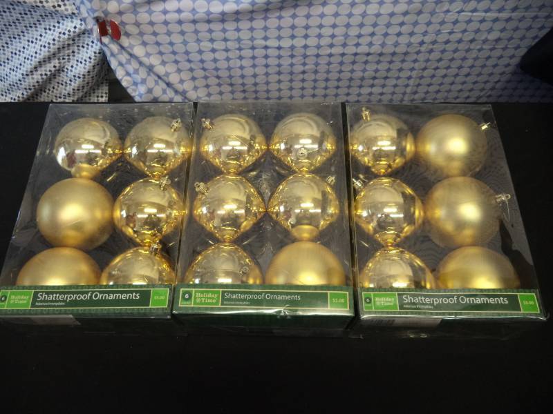 lot 2565 image: 3-6 pk. Big Gold shatter proof Bulb Ornaments