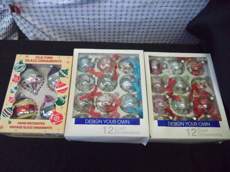 lot 2571 image: 2-12 pk., 1-4 pk. Christmas Bulb Ornaments