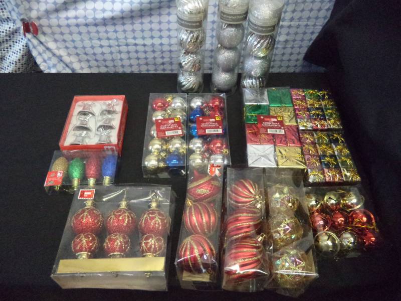 lot 2572 image: 15 pk. Mini Christmas Ornaments