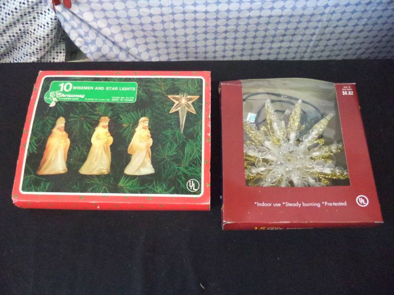 lot 2574 image: 10 Wisemen, Starlights, & Lotus Tree Topper