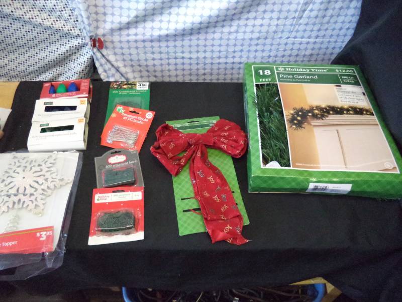 lot 2578 image: Misc. Christmas Items