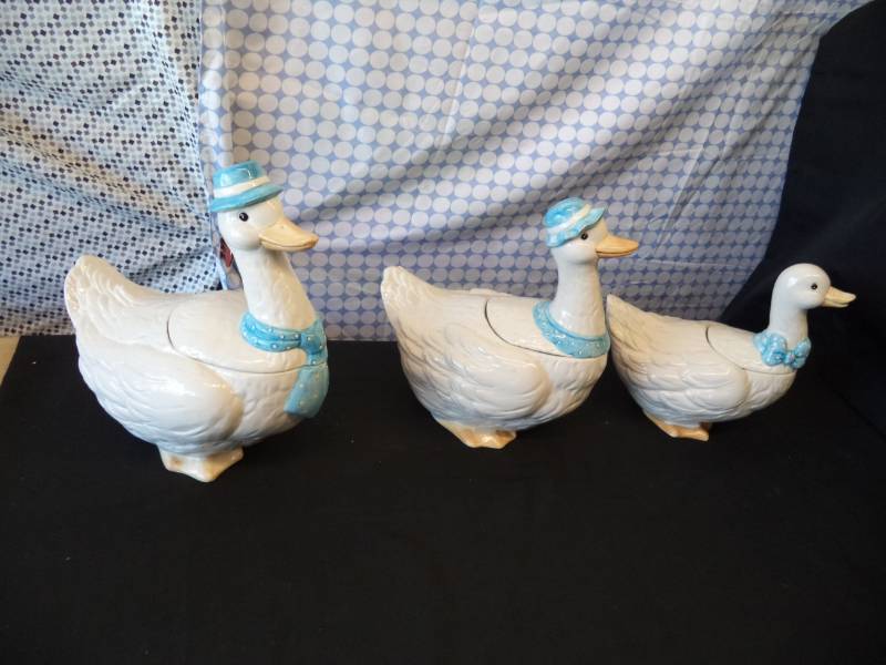 lot 2587 image: Duck Canister Set of 3