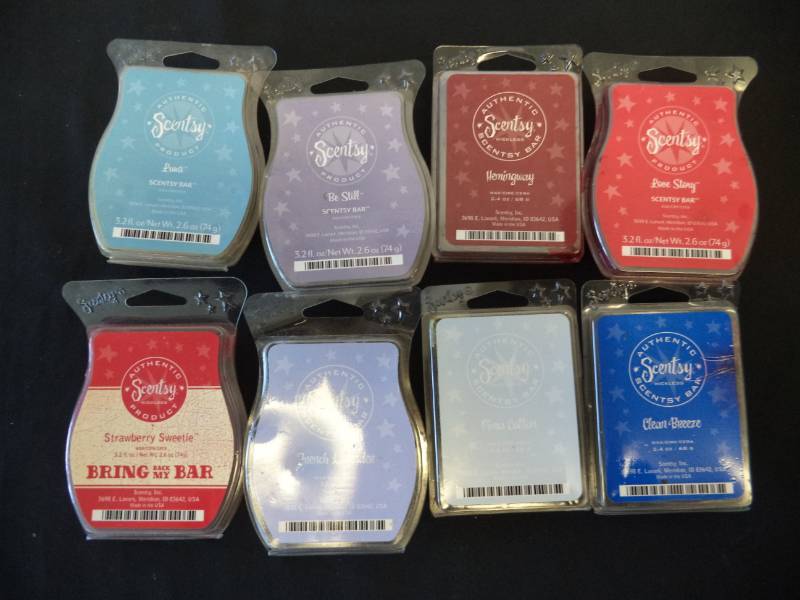 lot 2589 image: 8 pks. of scented wax cube