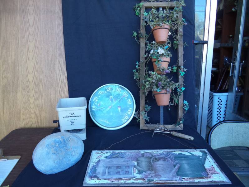 lot 2628 image: Garden Lot