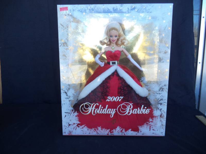 lot 2633 image: 2007 Holiday Barbie