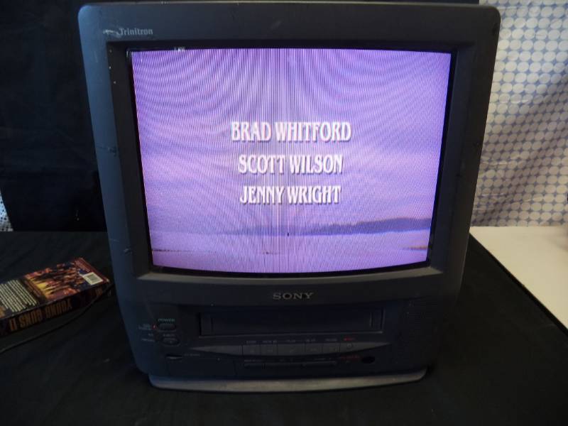 lot 2639 image: 13 Sony TV with VHS Player Works
