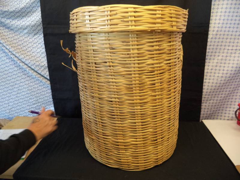 lot 2641 image: 25 X 19 Wicker Laundry Basket