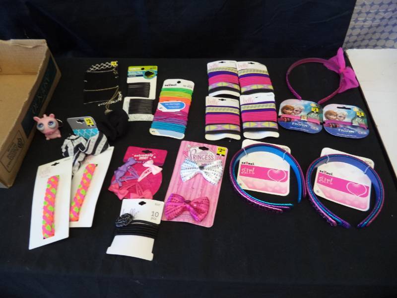 lot 2650 image: All Brand New Hair Accessories