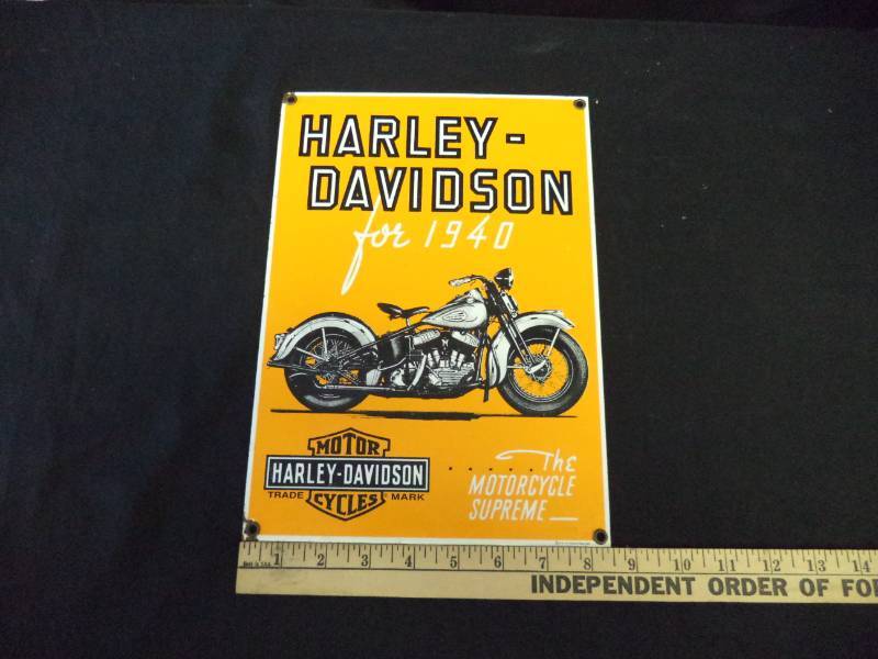lot 2654 image: Harley Davidson 1940 Metal Sign 12 X 8 12