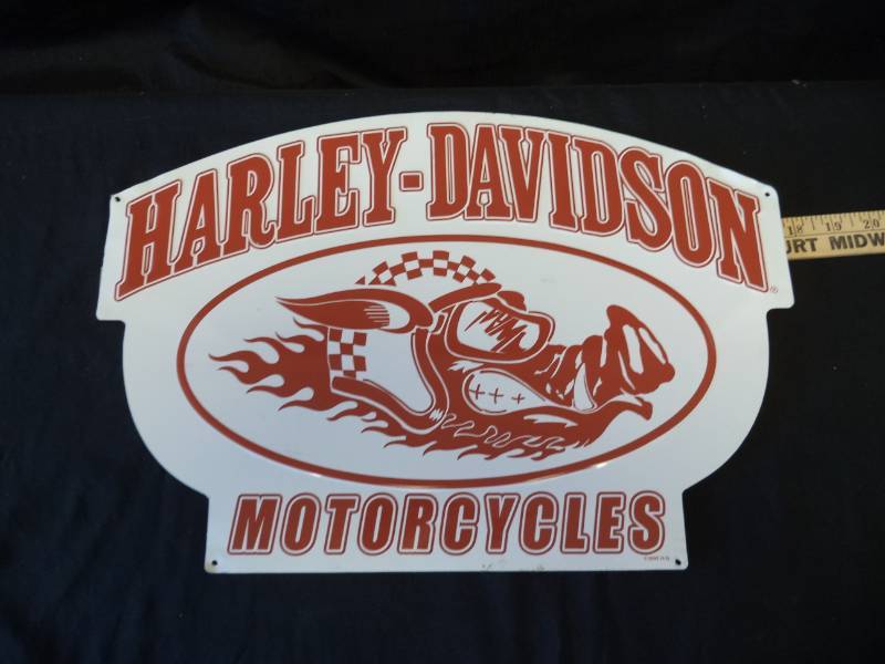 lot 2655 image: Harley Davidson 2005 Metal Sign 17 12 X 12