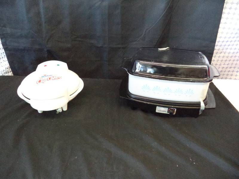 lot 2663 image: Westbend Slow Cooker & Hostess Cupcake Maker