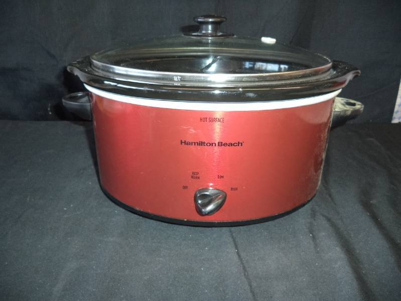 lot 2667 image: Hamilton Beach Red Crock Pot