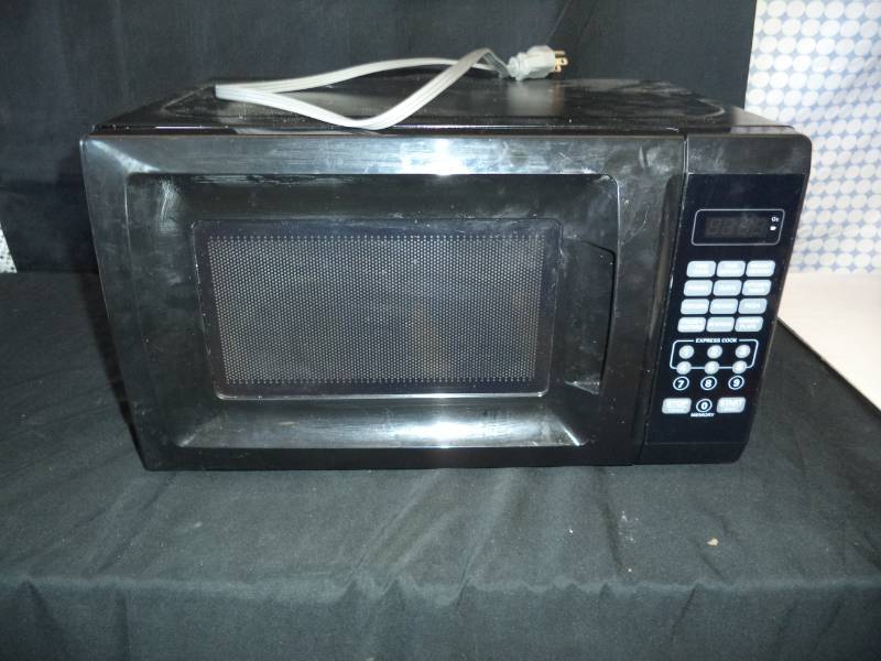 lot 2668 image: 700 Watt Black Microwave Works